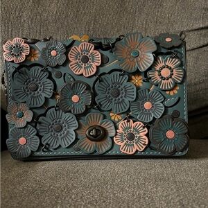 Coach 21585 Dinky 24 Tea Rose